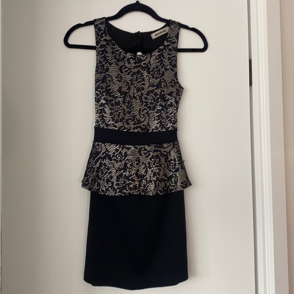 Dress - Picture 1 of 3